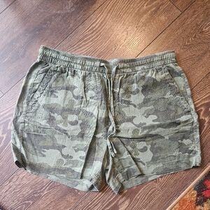 Old Navy camo linen blend pull on shorts